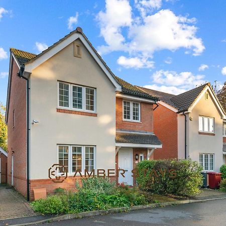 Spacious 5 Bed House In Reading By Amber Stays, Perfect For Business & Contractors, Sleeps 12! Extérieur photo