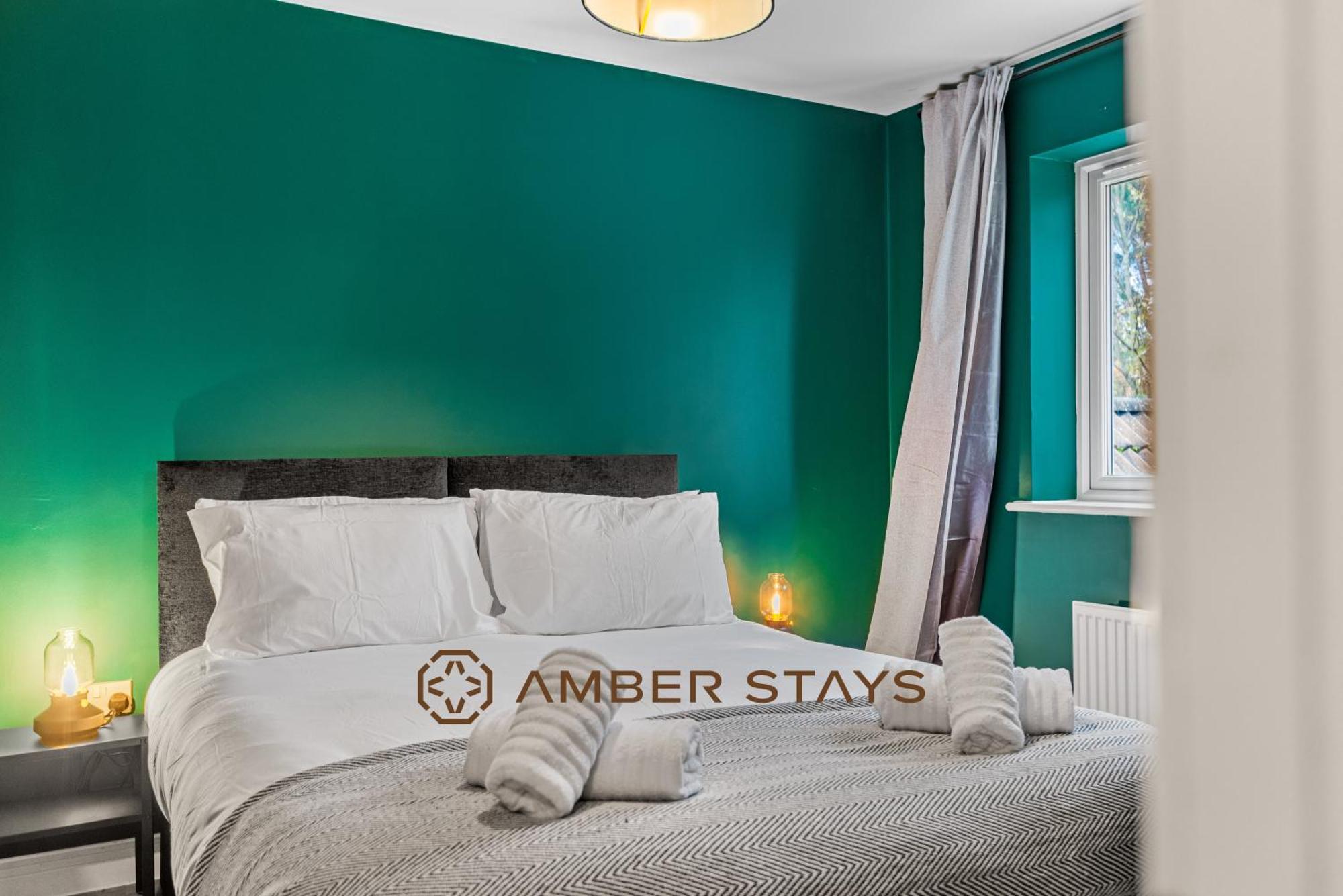 Spacious 5 Bed House In Reading By Amber Stays, Perfect For Business & Contractors, Sleeps 12! Extérieur photo