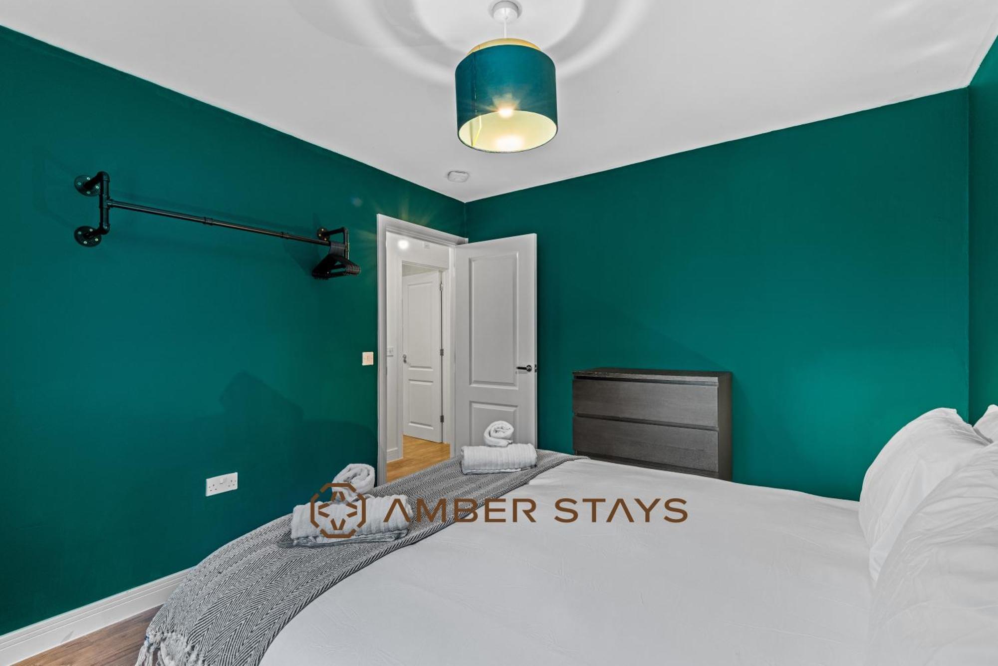Spacious 5 Bed House In Reading By Amber Stays, Perfect For Business & Contractors, Sleeps 12! Extérieur photo
