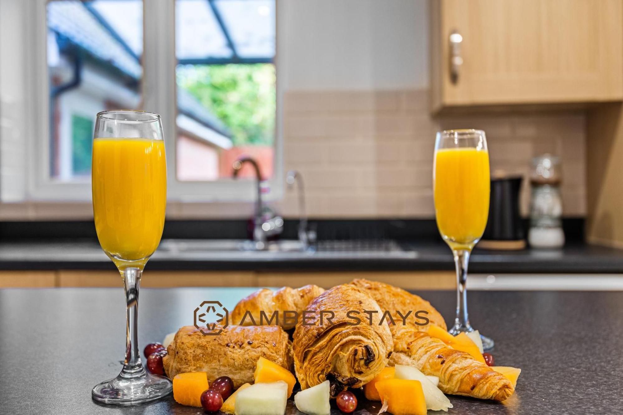 Spacious 5 Bed House In Reading By Amber Stays, Perfect For Business & Contractors, Sleeps 12! Extérieur photo