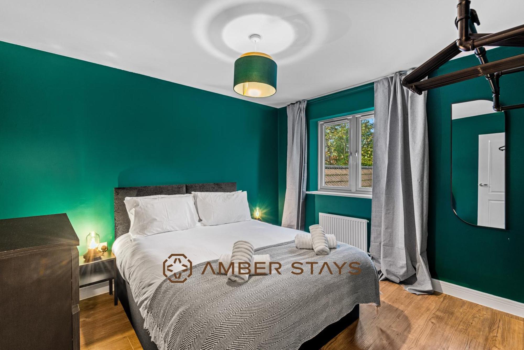Spacious 5 Bed House In Reading By Amber Stays, Perfect For Business & Contractors, Sleeps 12! Extérieur photo