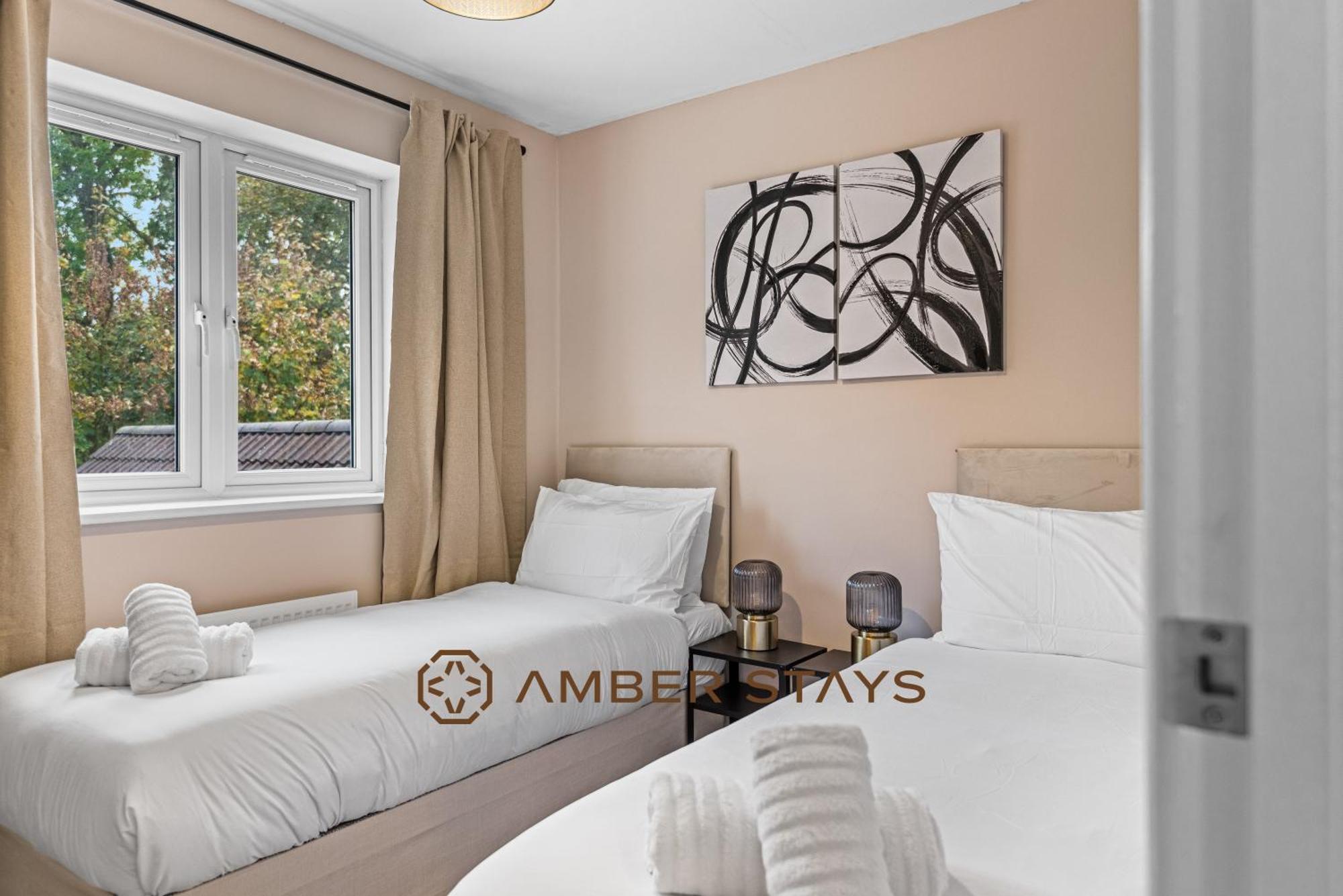 Spacious 5 Bed House In Reading By Amber Stays, Perfect For Business & Contractors, Sleeps 12! Extérieur photo