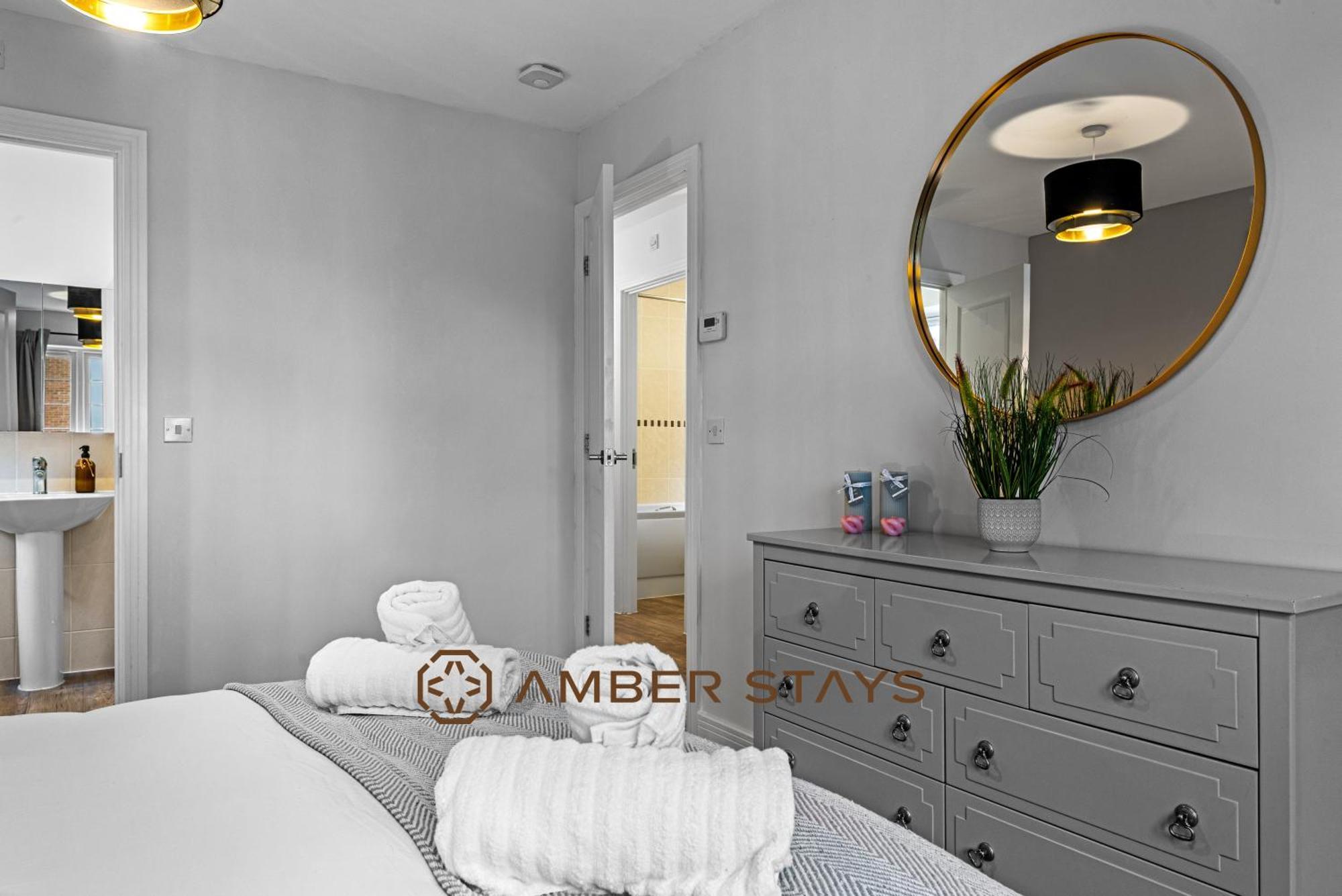 Spacious 5 Bed House In Reading By Amber Stays, Perfect For Business & Contractors, Sleeps 12! Extérieur photo