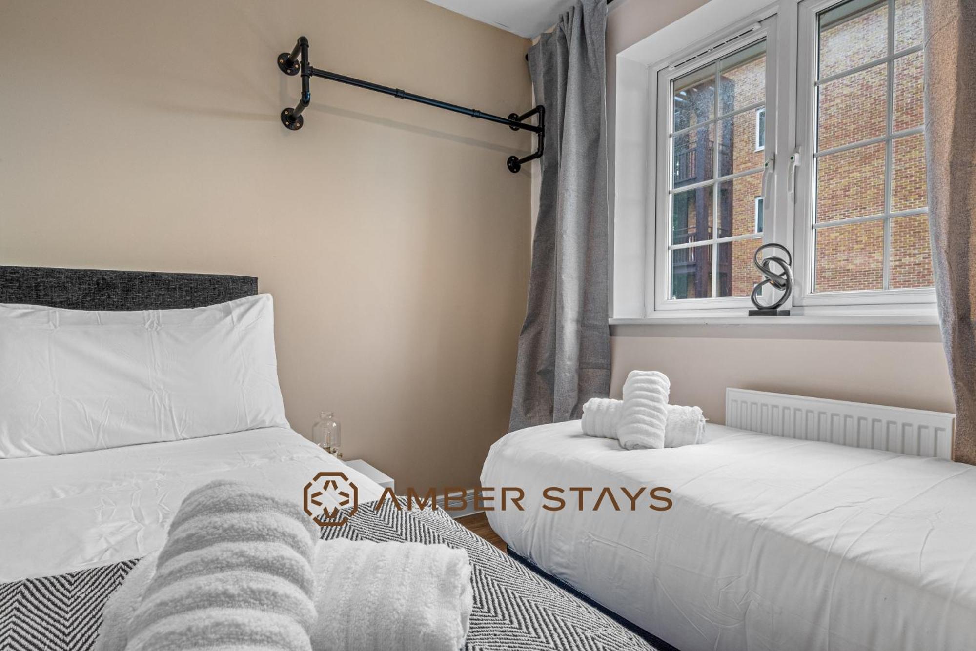 Spacious 5 Bed House In Reading By Amber Stays, Perfect For Business & Contractors, Sleeps 12! Extérieur photo