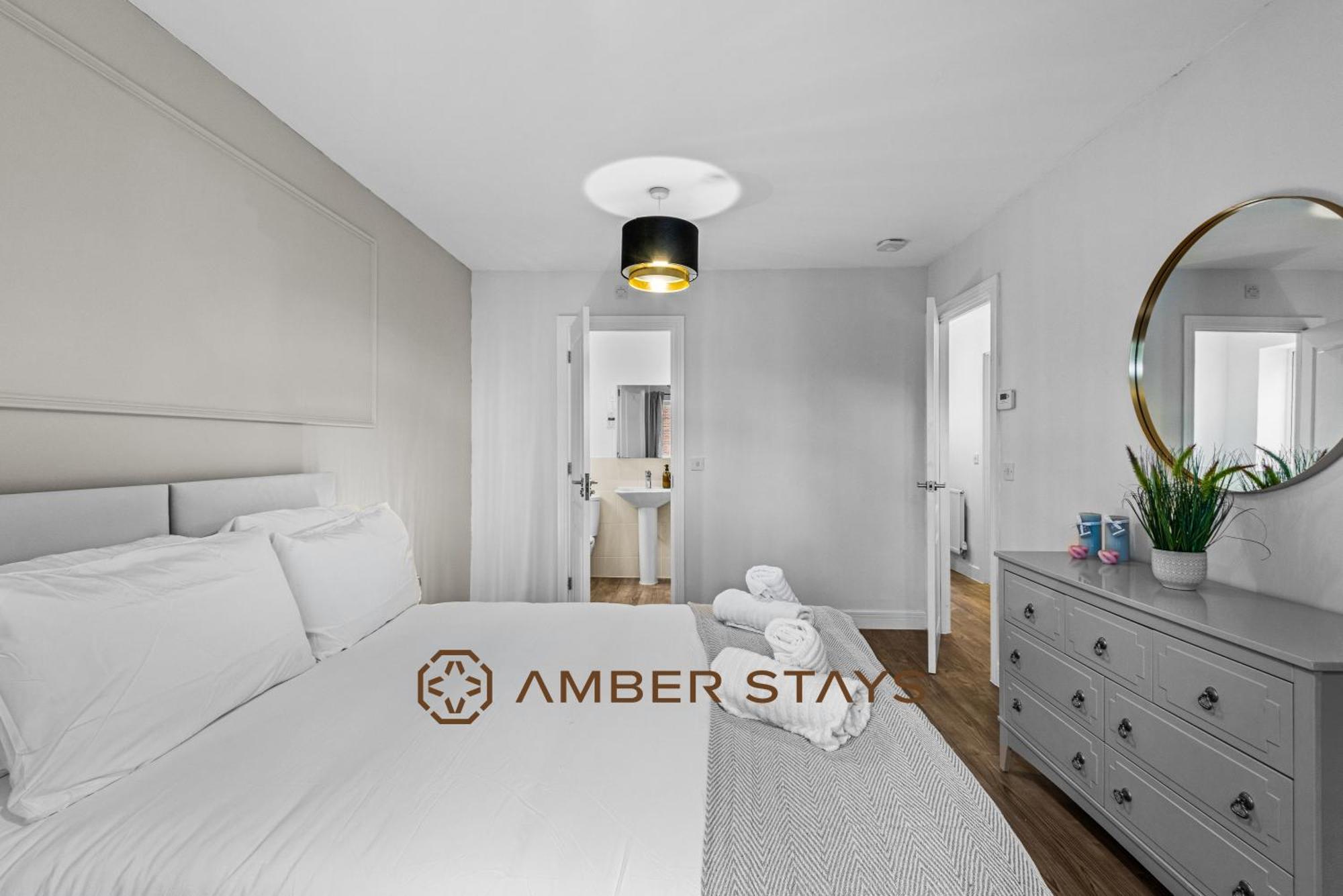 Spacious 5 Bed House In Reading By Amber Stays, Perfect For Business & Contractors, Sleeps 12! Extérieur photo