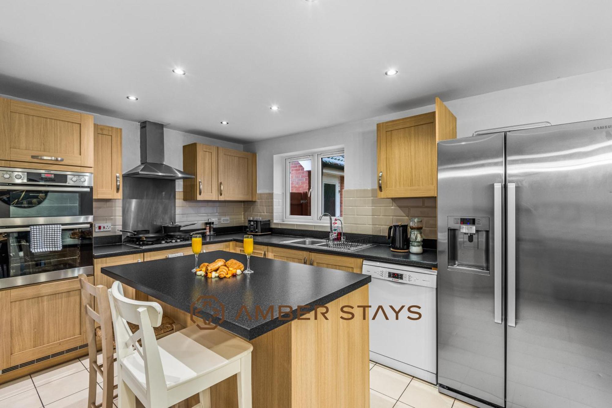 Spacious 5 Bed House In Reading By Amber Stays, Perfect For Business & Contractors, Sleeps 12! Extérieur photo