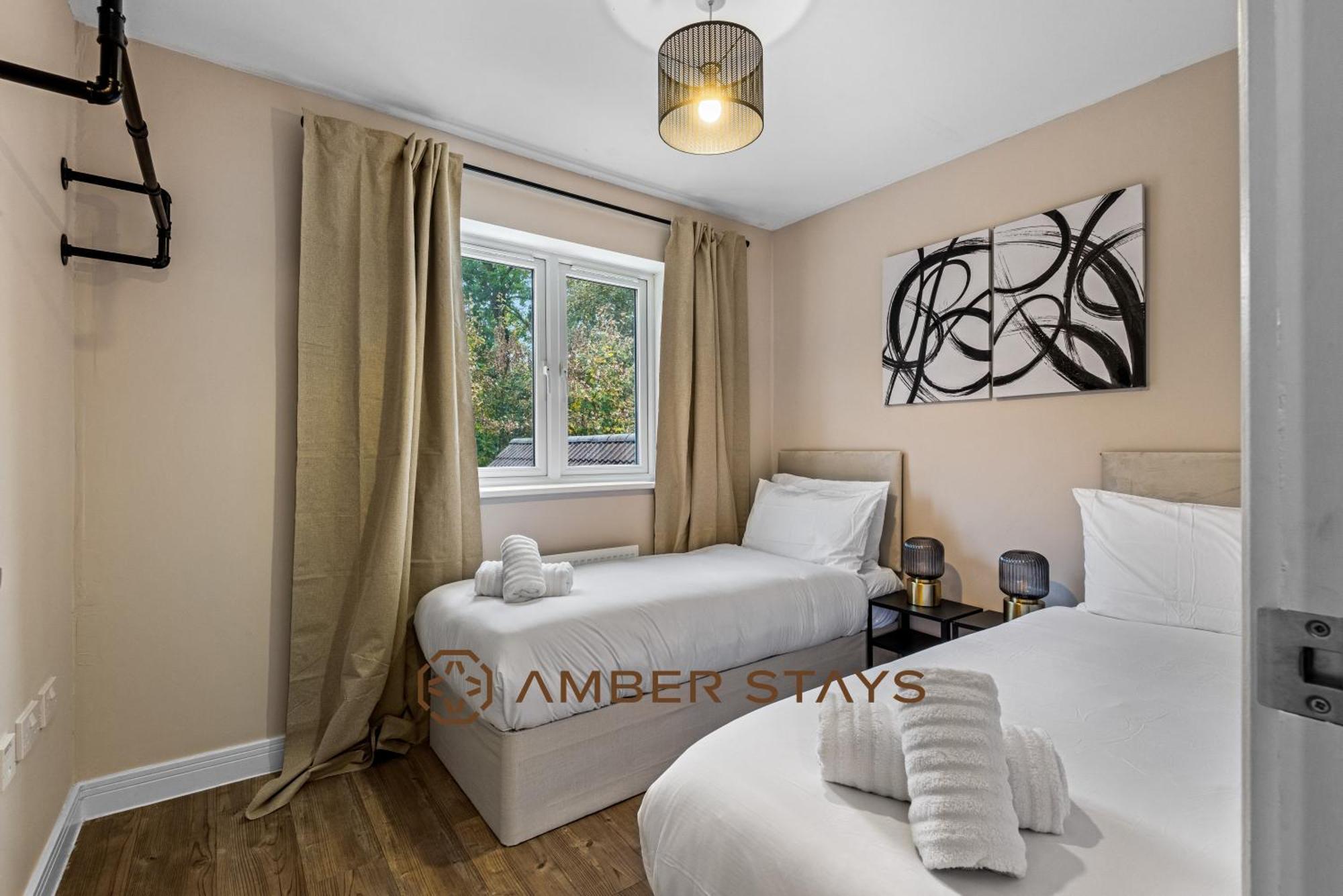Spacious 5 Bed House In Reading By Amber Stays, Perfect For Business & Contractors, Sleeps 12! Extérieur photo