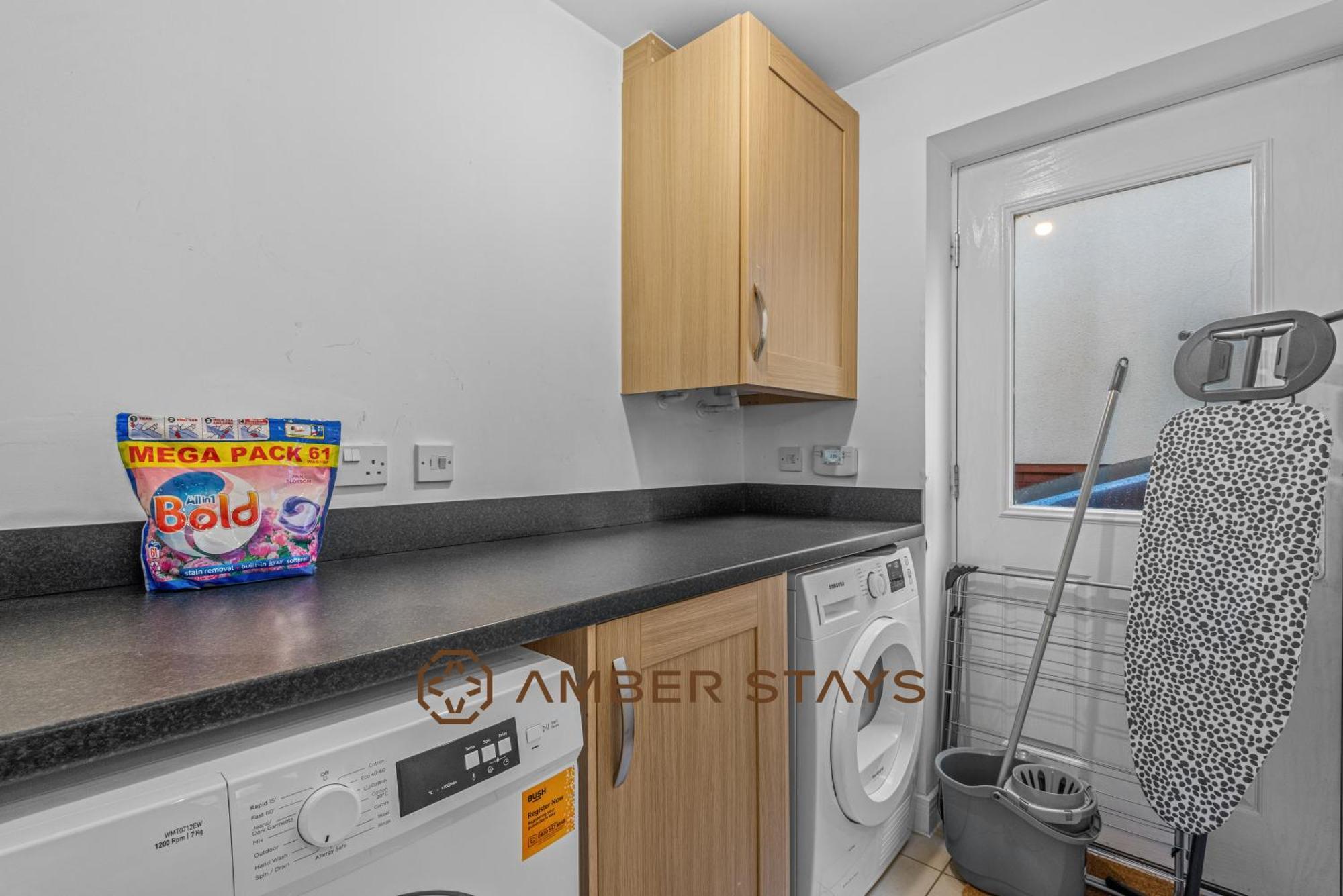Spacious 5 Bed House In Reading By Amber Stays, Perfect For Business & Contractors, Sleeps 12! Extérieur photo