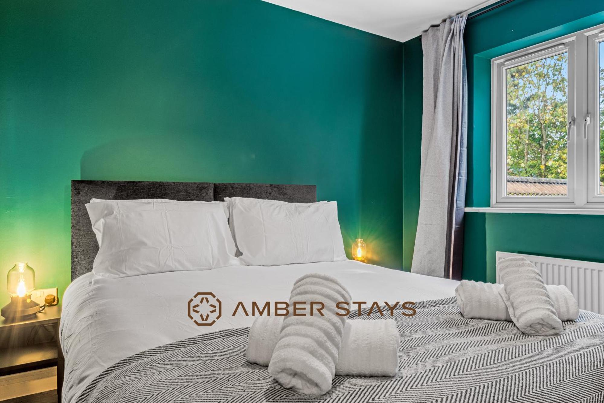 Spacious 5 Bed House In Reading By Amber Stays, Perfect For Business & Contractors, Sleeps 12! Extérieur photo