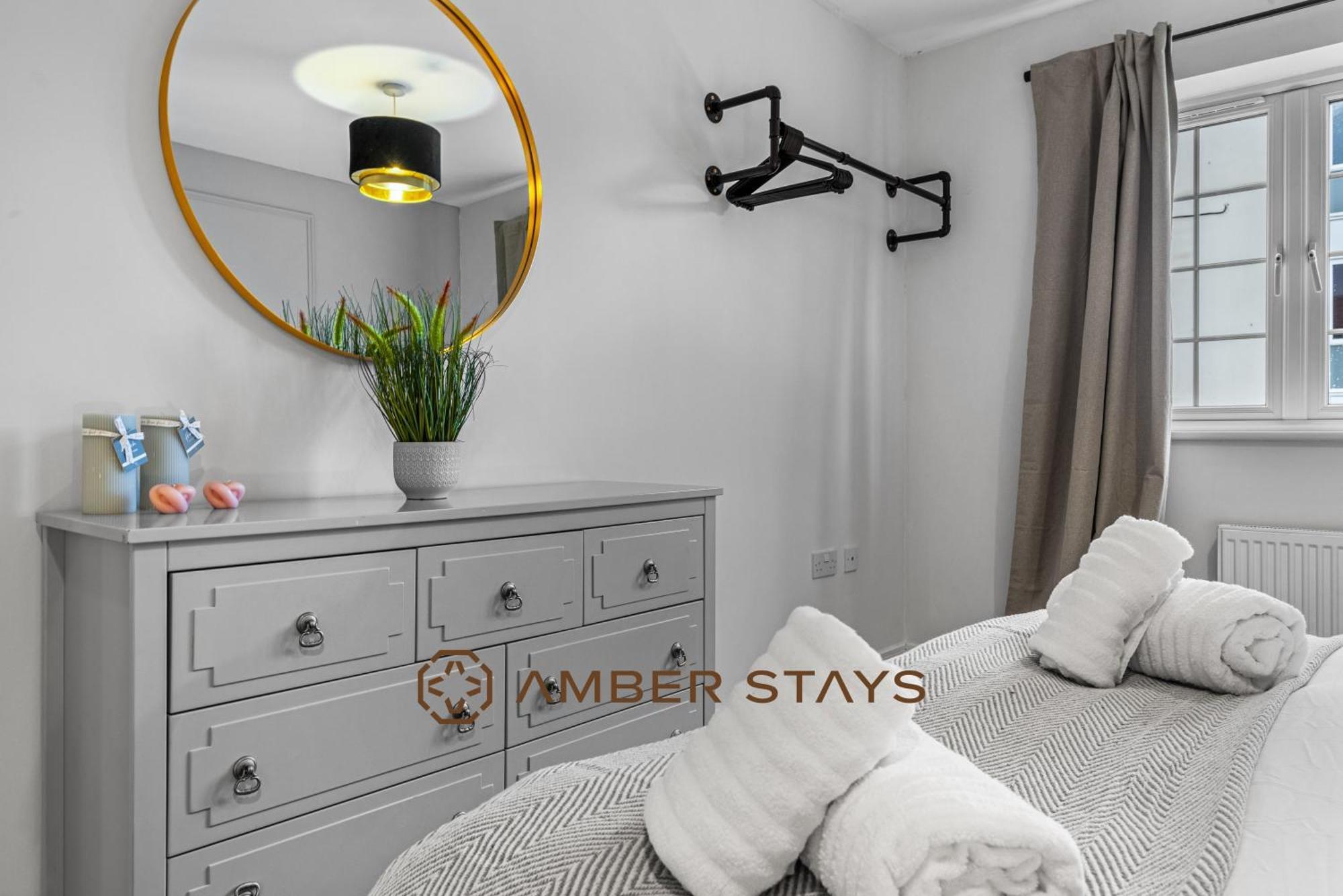 Spacious 5 Bed House In Reading By Amber Stays, Perfect For Business & Contractors, Sleeps 12! Extérieur photo