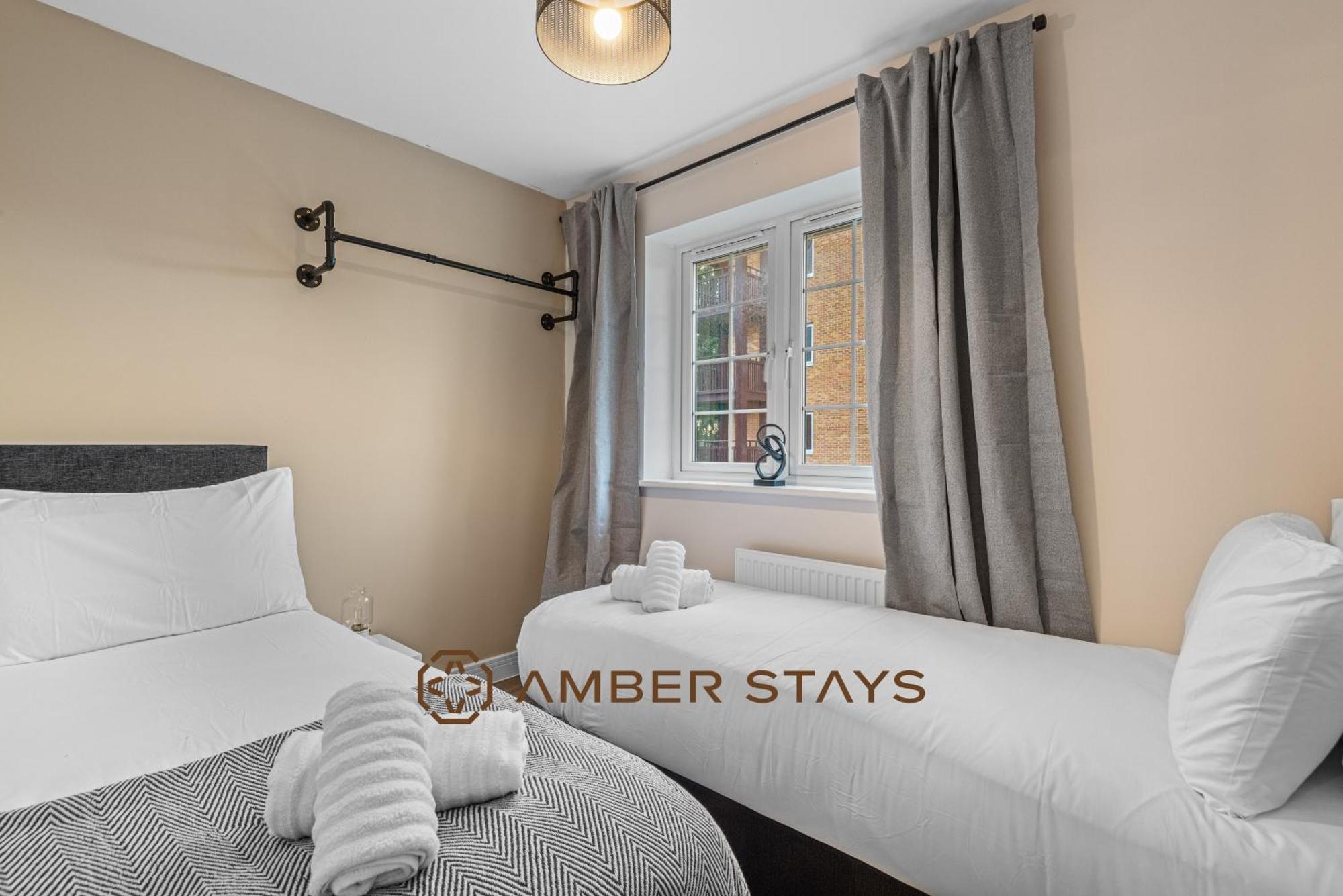 Spacious 5 Bed House In Reading By Amber Stays, Perfect For Business & Contractors, Sleeps 12! Extérieur photo
